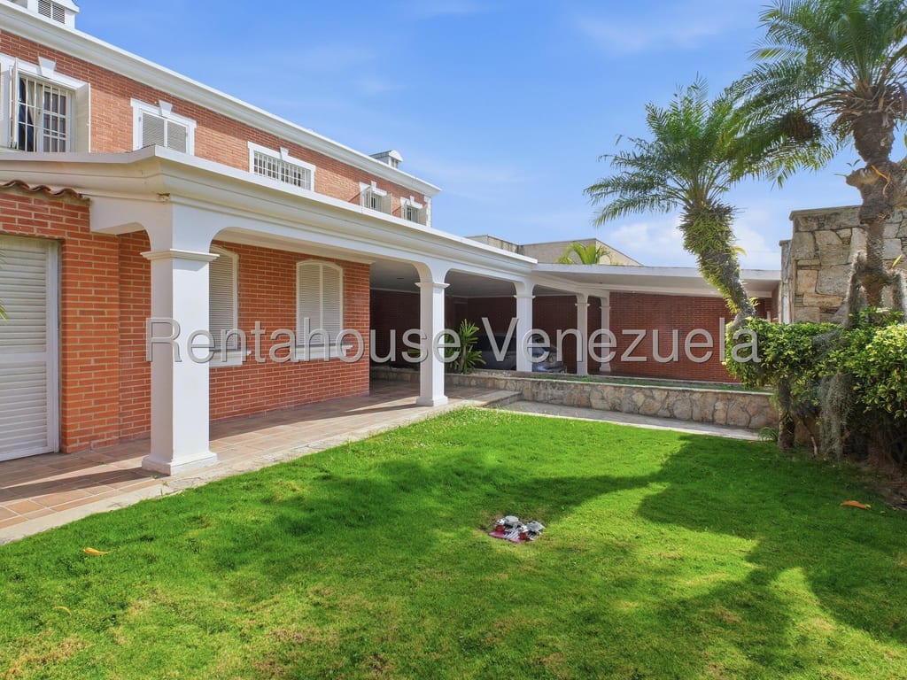 Casa en venta de 4 hab. y 680 m² en Los Naranjos del Cafetal, Caracas
