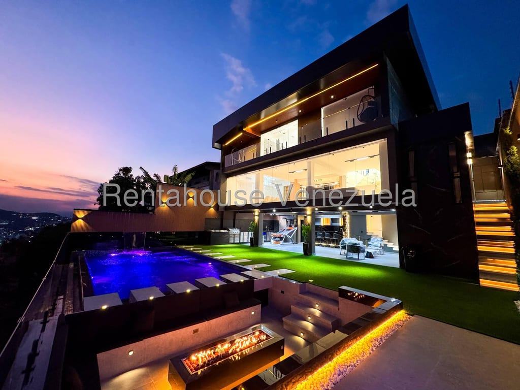 Casa en venta de 4 hab. y 900 m² en Los Naranjos del Cafetal, Caracas