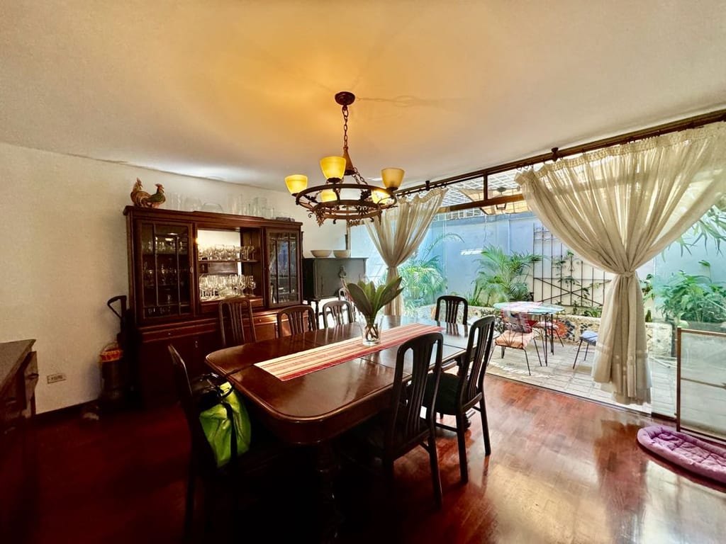 Casa en venta de 4 hab. y 250 m² en La Castellana, Caracas