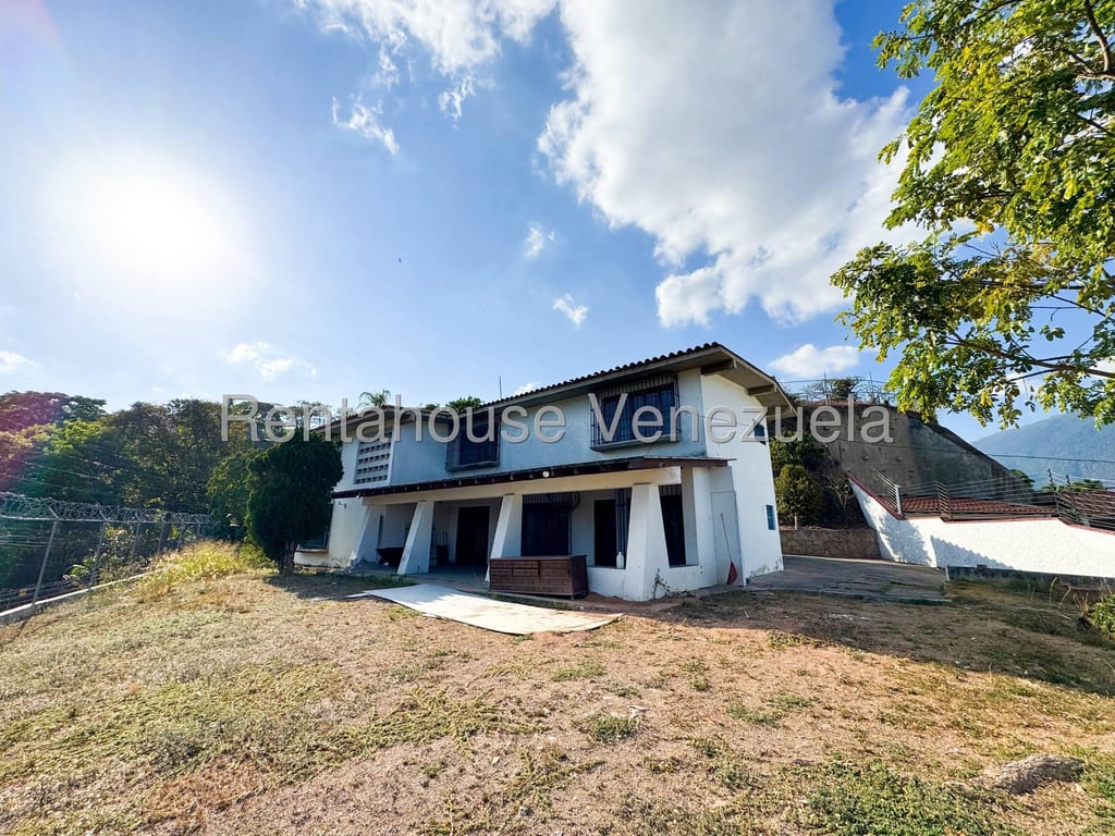 Casa en venta de 4 hab. y 500 m² en Valle Arriba, Caracas