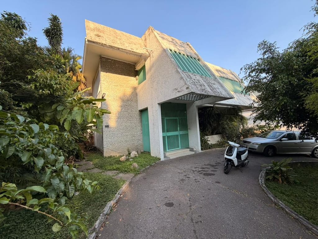 Casa en venta de 5 hab. y 700 m² en Country Club, Caracas