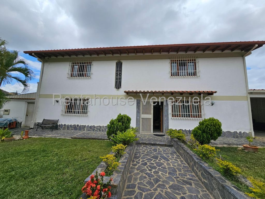 Casa en venta de 4 hab. y 627 m² en Prados Del Este, Caracas