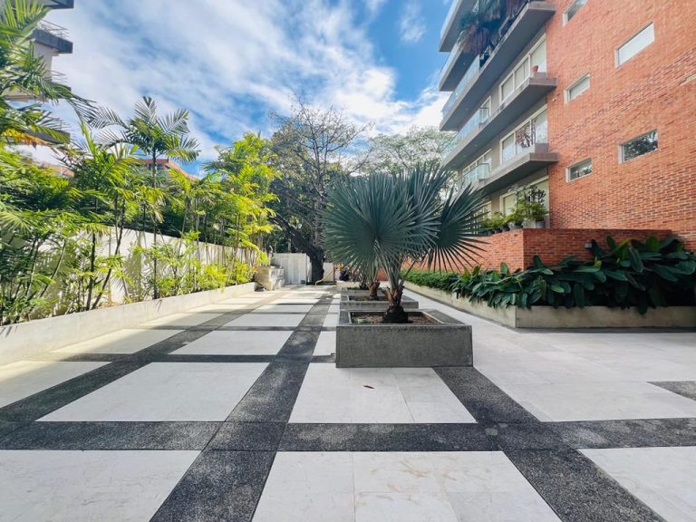 Apartamento de 700 m² con 4 habitaciones en Campo Alegre, Caracas