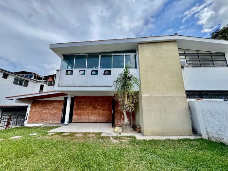Casa en alquiler de 4 hab. y 480 m² en La Trinidad, Caracas