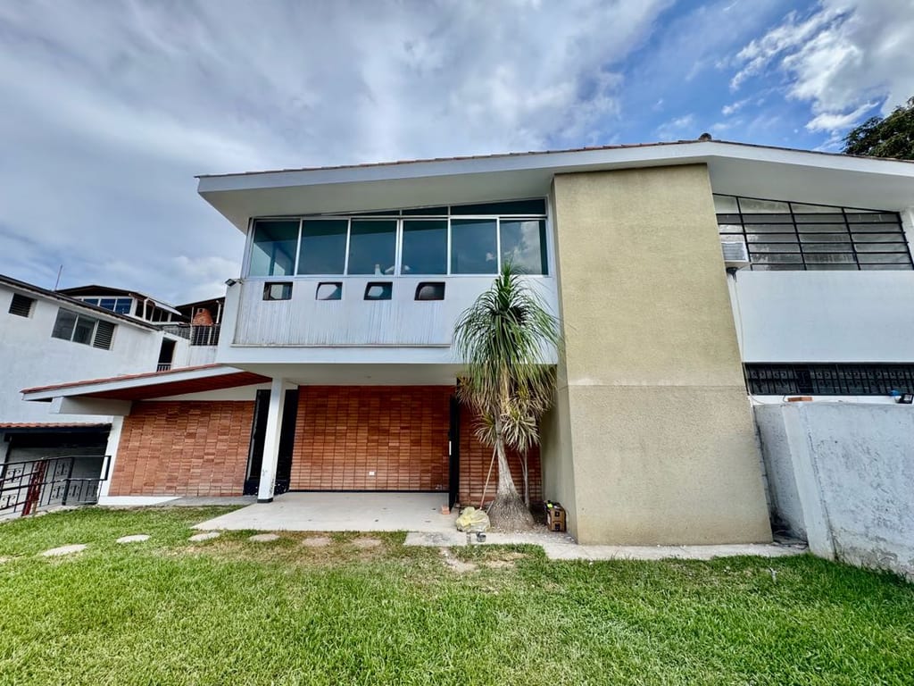 Casa en alquiler de 4 hab. y 480 m² en La Trinidad, Caracas