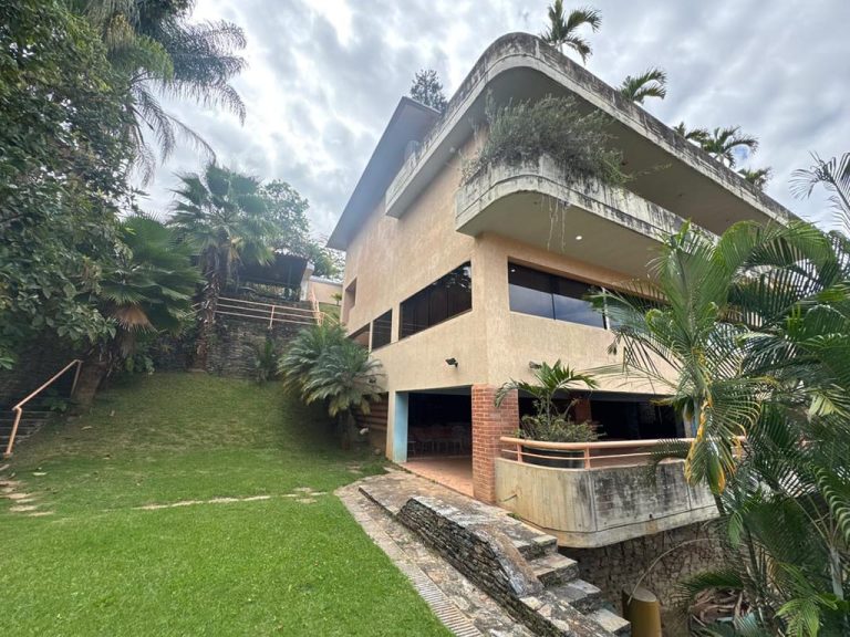 Casa de 9 habitaciones y 993 m² en Cerro Verde, Caracas