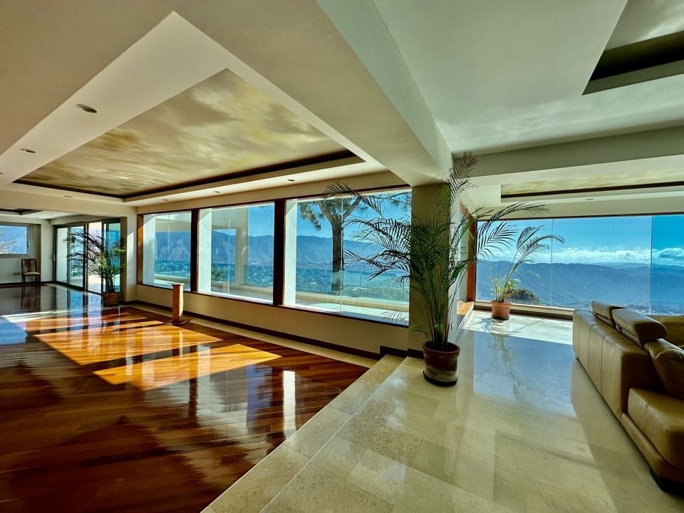 Casa en venta de 6 hab. y 2.000 m² en Alto Hatillo, Caracas