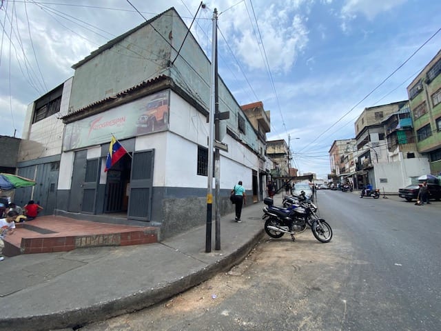 Local comercial en venta de 162 m² en Catia, Caracas