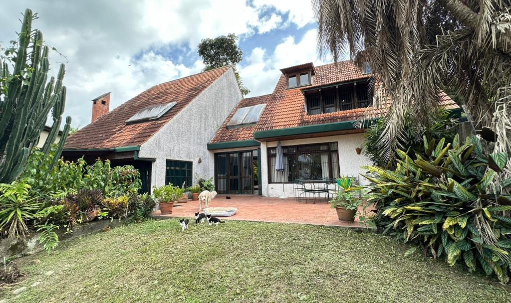 Casa en venta de 6 hab. y 650 m² en Oripoto, Caracas