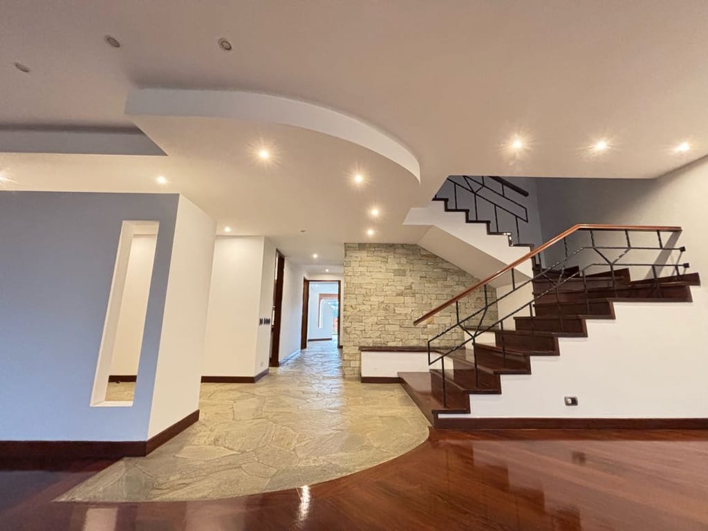 Apartamento en venta de 4 hab. y 489 m² en La Alameda, Caracas