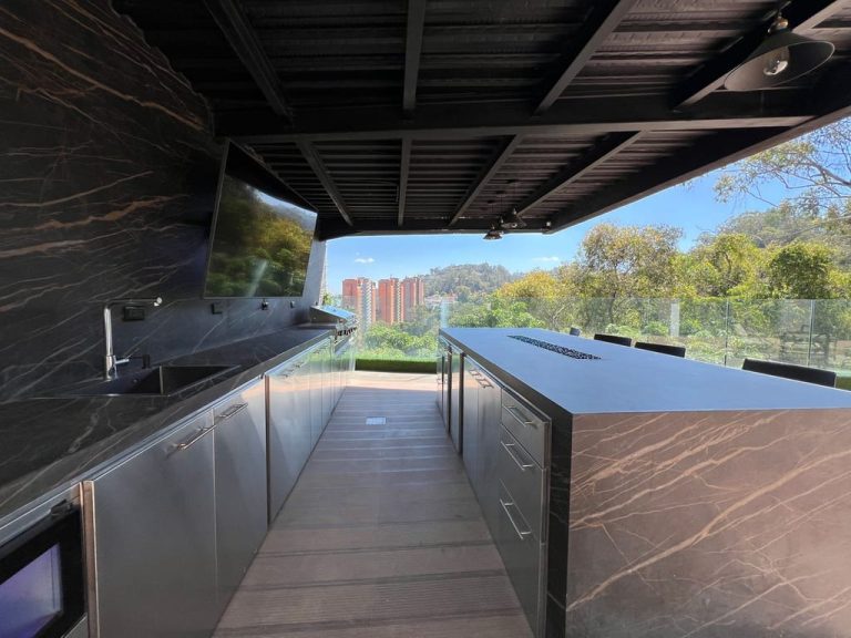 Casa en venta de 6 hab. y 2.217 m² en Los Naranjos (del Cafetal), Caracas