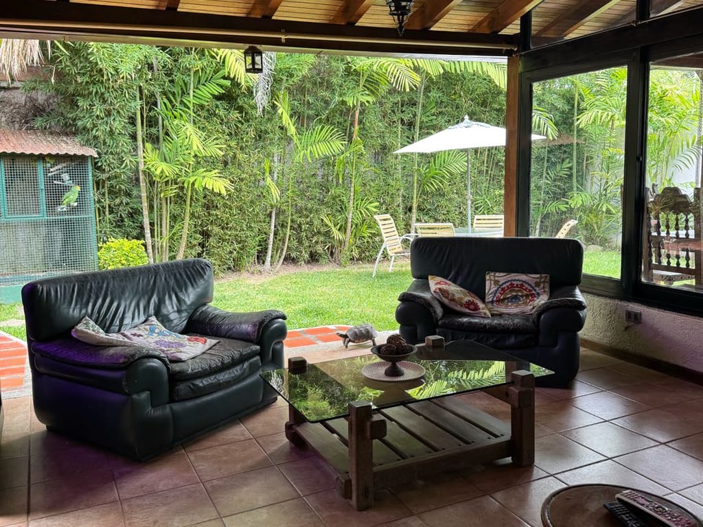 Casa en venta de 5 hab. y 500 m² en La Lagunita, Caracas