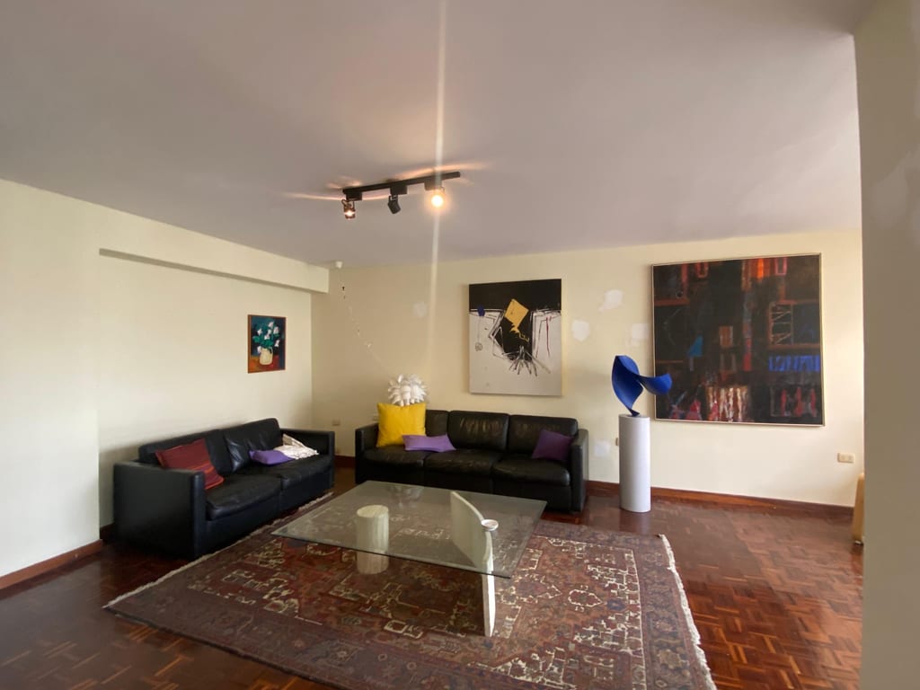 Apartamento en venta de 3 hab. y 149 m² en Santa Rosa de Lima, Caracas