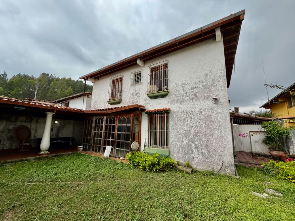 Casa en venta de 6 hab. y 500 m² en Alto Prado, Caracas