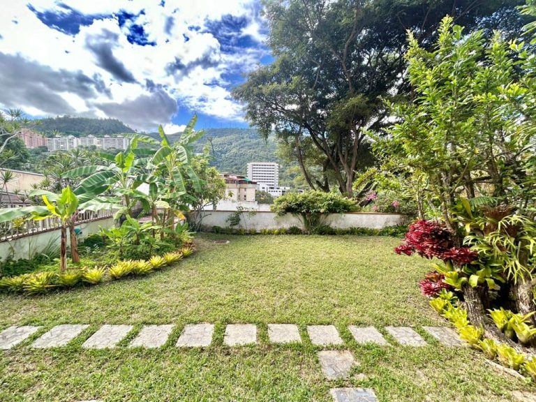 Casa en venta de 5 hab. y 337 m² en La Tahona, Caracas