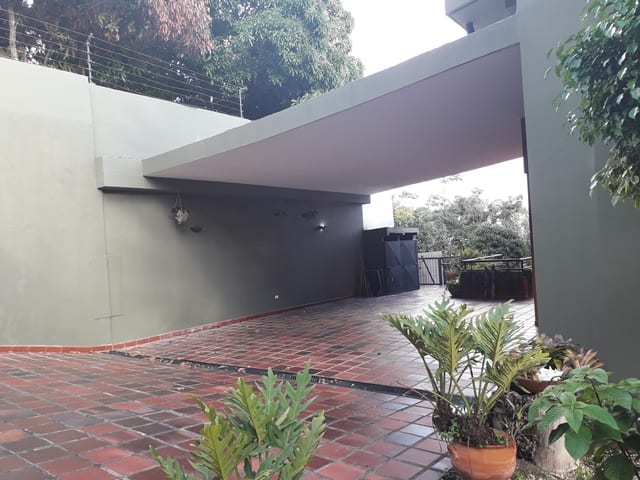 Casa en venta de 7 hab. y 575 m² en Prados del Este, Caracas