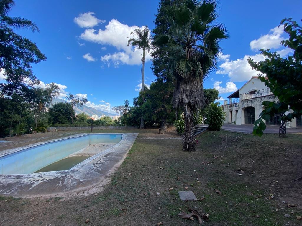 Terreno en venta de 7.500 m² en Valle Arriba, Caracas