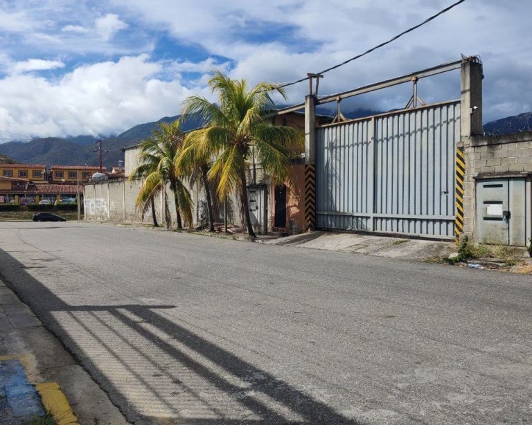 Terreno en venta de 3.920 m² en Las Flores, Guatire