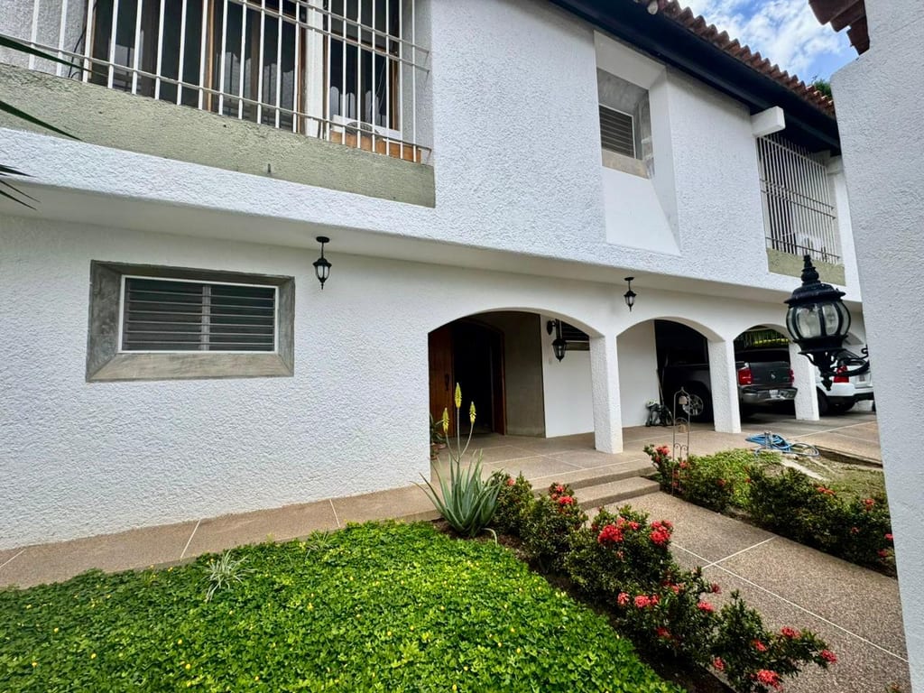 Casa en venta de 4 hab. y 560 m² en Prados del Este, Caracas