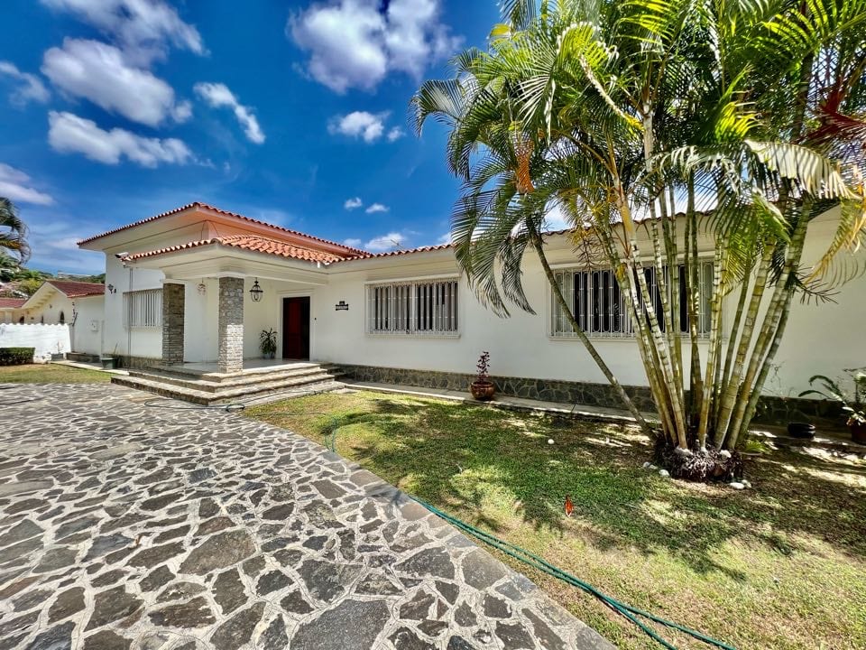 Casa en venta de 6 hab. y 780 m² en Valle Arriba, Caracas