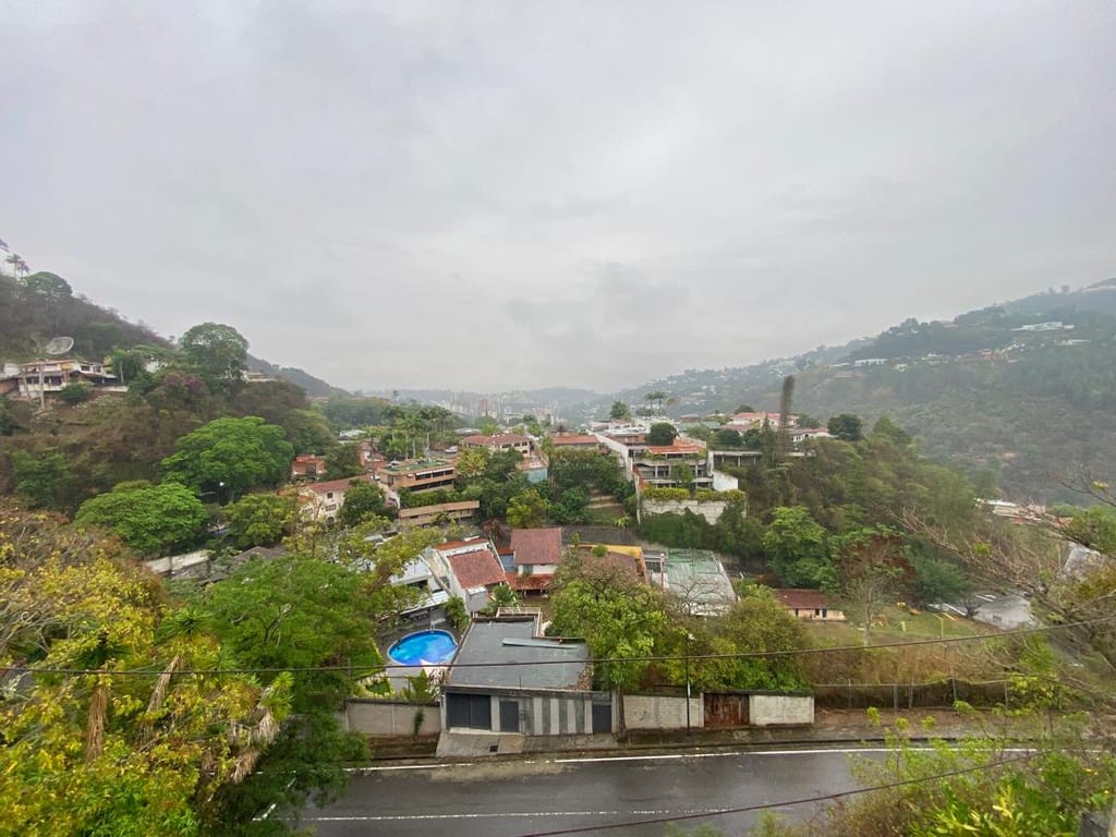 Casa en venta de 7 hab. y 560 m² en Colinas de Tamanaco, Caracas