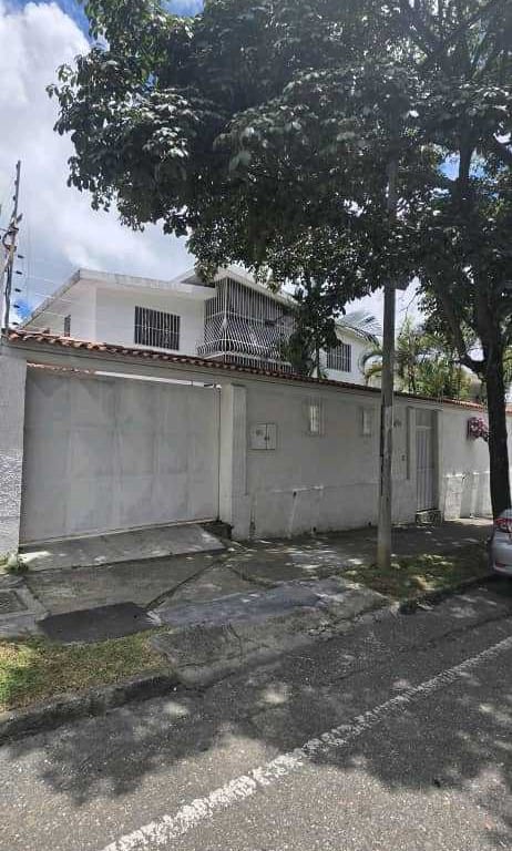 Casa en venta de 4 hab. y 312 m² en La Trinidad, Caracas