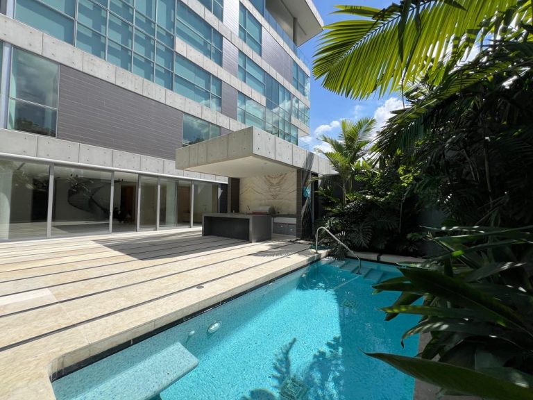 Apartamento en venta de 4 hab. y 440 m² en Altamira, Caracas