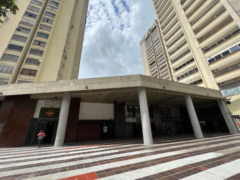 Oficina en alquiler de 168 m² en Los Dos Caminos, Caracas