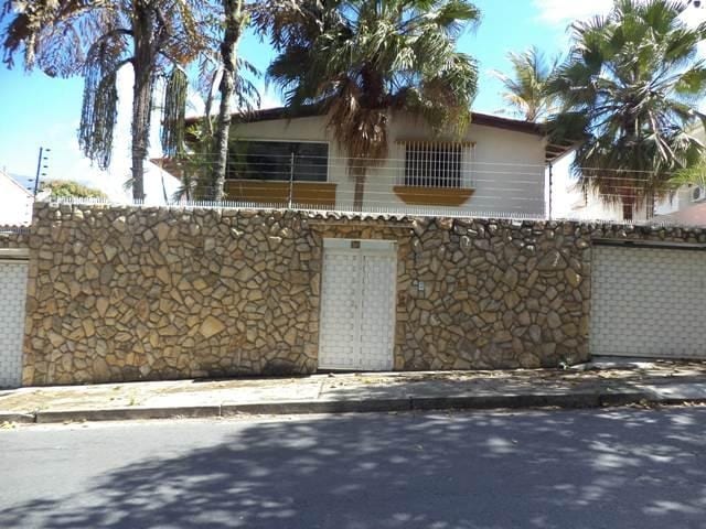 Casa en venta de 5 hab. y 294 m² en Santa Paula, Caracas