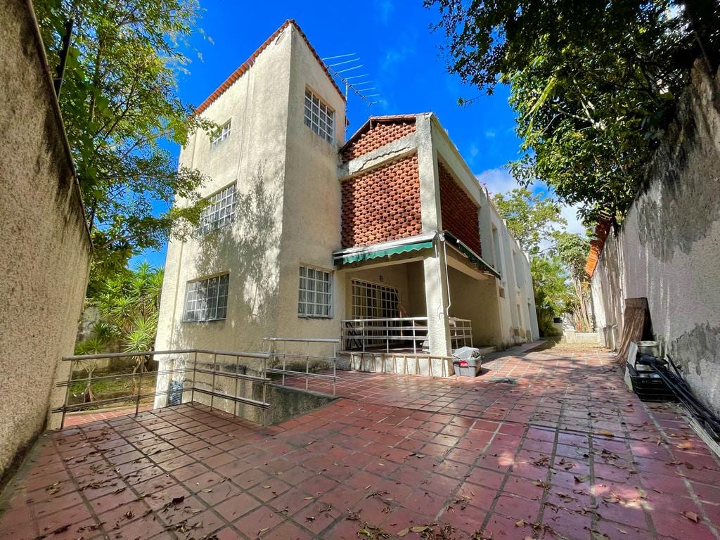 Casa en venta de 4 hab. y 1.700 m² en Altamira, Caracas
