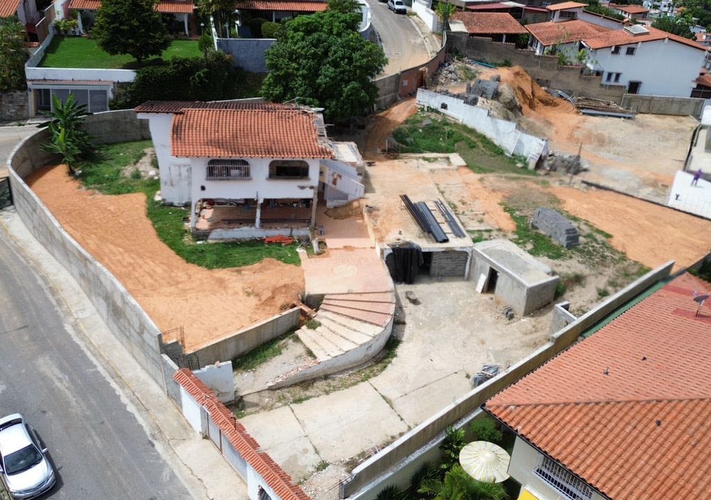 Terreno en venta de 1.500 m² en Prados del Este, Caracas