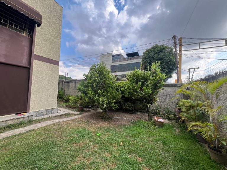 Casa en venta de 6 hab. y 420 m² en Altamira, Caracas