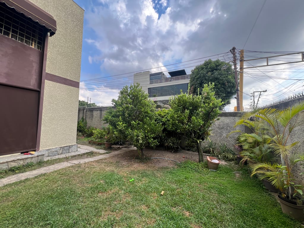Casa en venta de 6 hab. y 420 m² en Altamira, Caracas