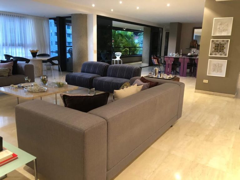 Apartamento en venta de 4 hab. y 440 m² en Los Chorros, Caracas
