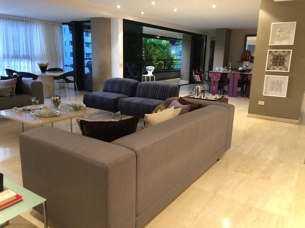 Apartamento en venta de 4 hab. y 440 m² en Los Chorros, Caracas