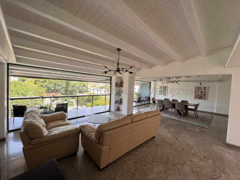 Apartamento con 4 habitaciones y 4 baños en Cumbres de Curumo, Caracas