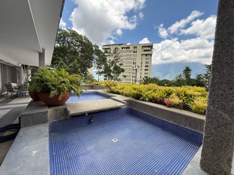Apartamento en venta de 6 hab. y 600 m² en Las Mesetas, Caracas