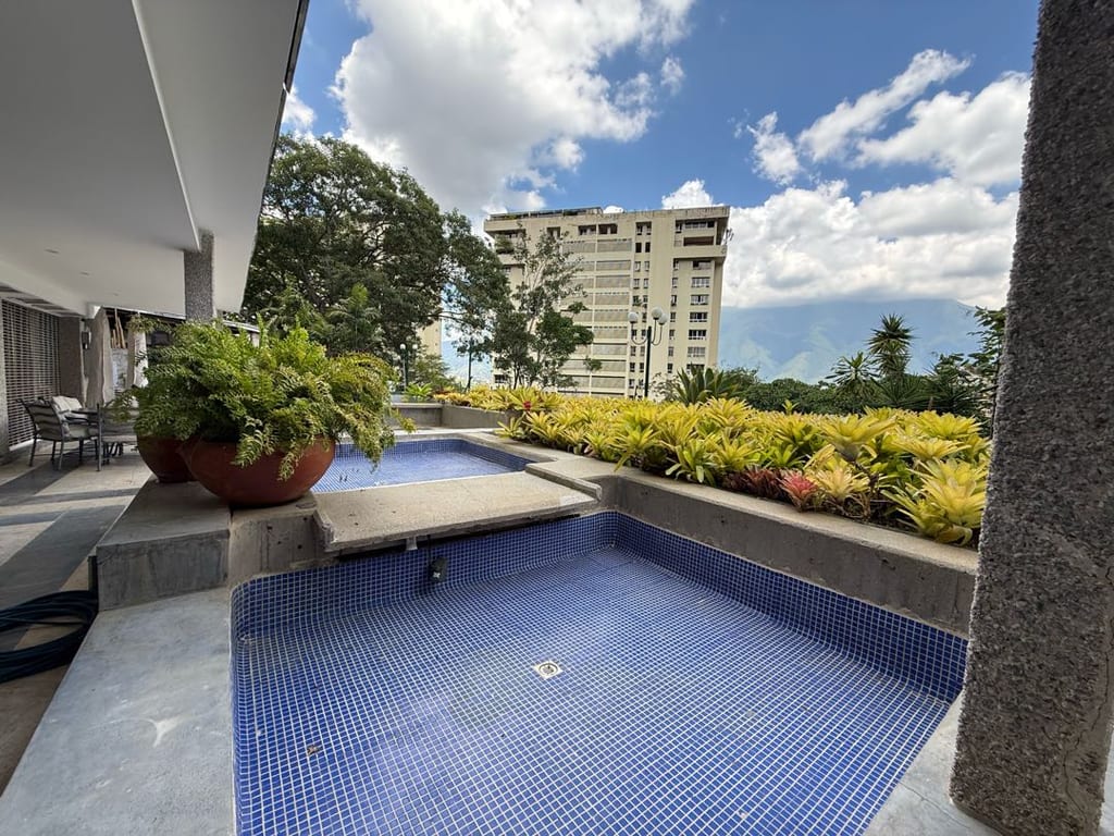 Apartamento en venta de 6 hab. y 600 m² en Las Mesetas, Caracas