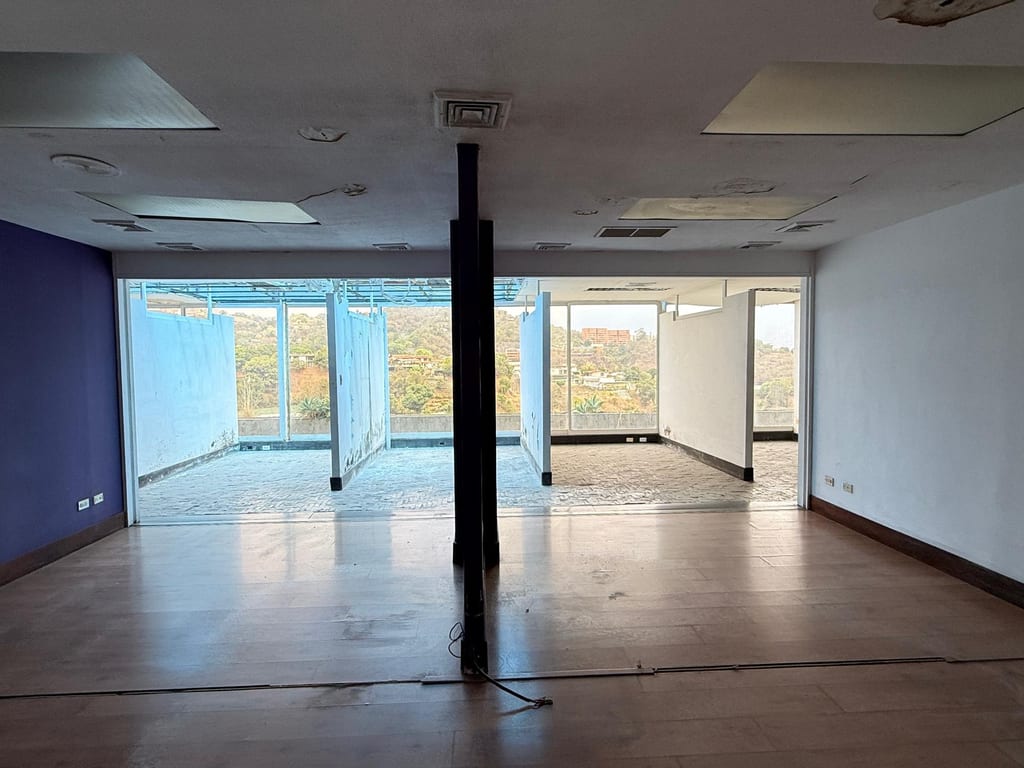 Oficina en venta de 712 m² en Prados del Este, Caracas