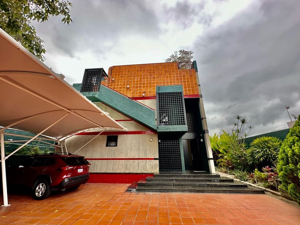 Casa en venta de 6 hab. y 461 m² en Colinas de Tamanaco, Caracas