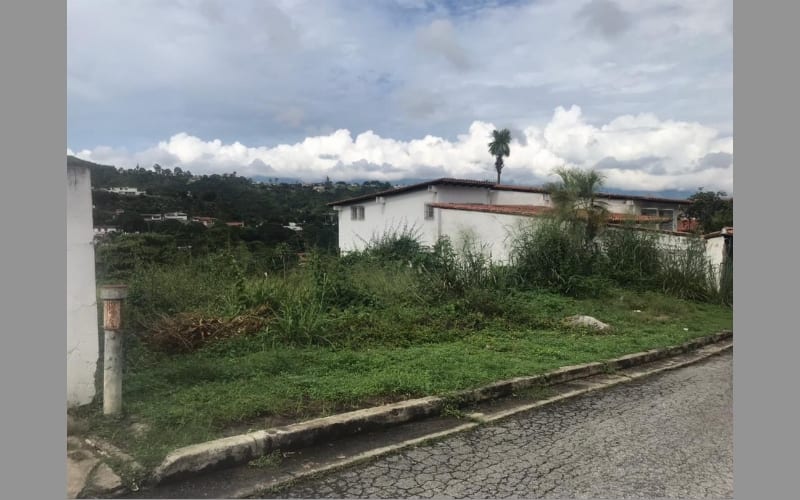 Terreno en venta de 798 m² en Prados del Este, Caracas