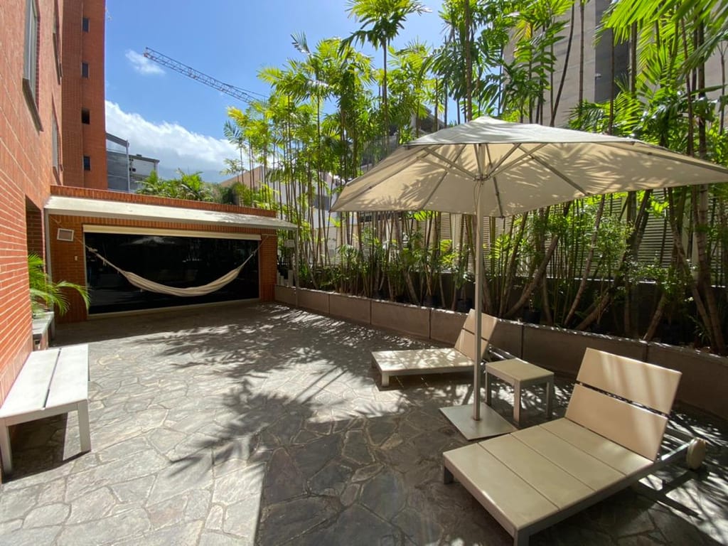 Apartamento en alquiler de 2 hab. y 330 m² en Campo Alegre, Caracas