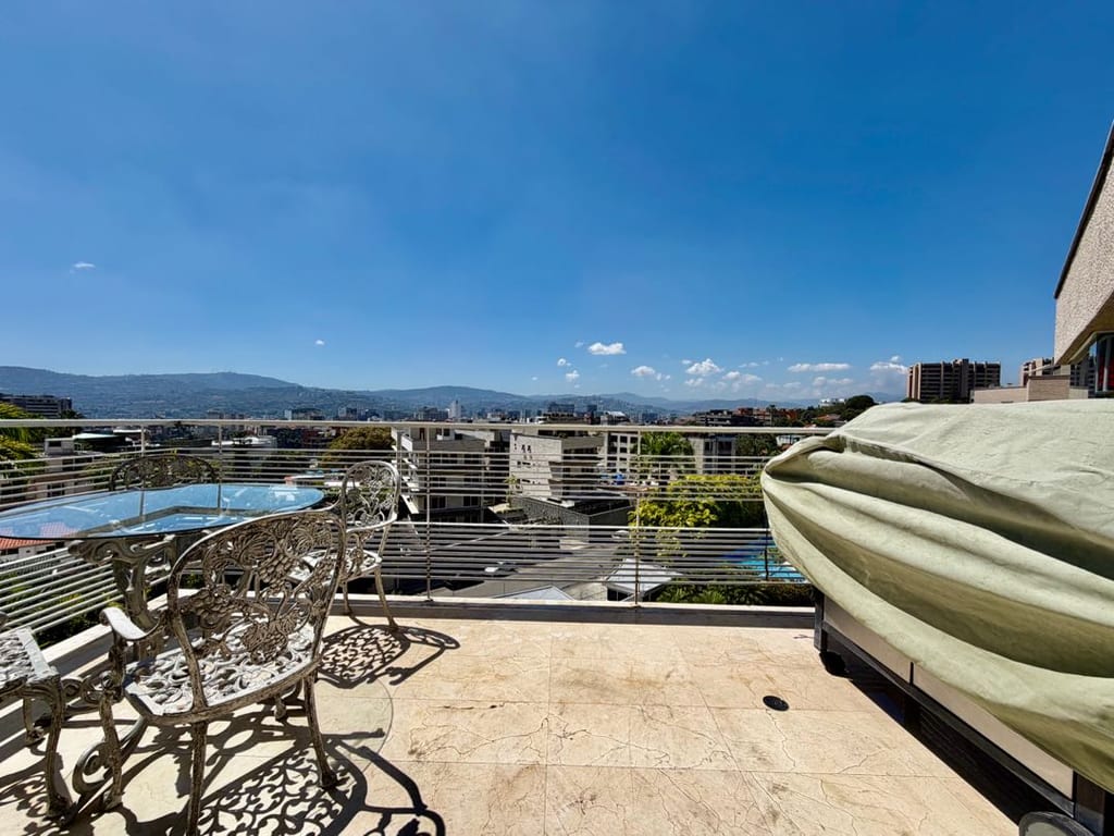 Apartamento en venta de 7 hab. y 650 m² en Los Palos Grandes, Caracas
