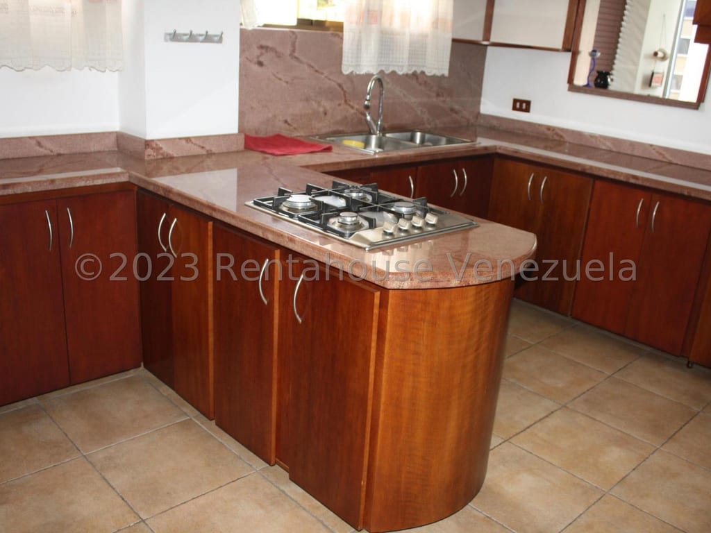 Apartamento en venta de 5 hab. y 280 m² en El Marqués, Caracas