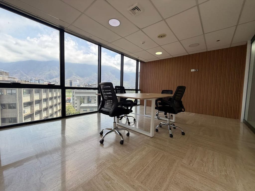 Oficina en alquiler de 155 m² en Las Mercedes, Caracas