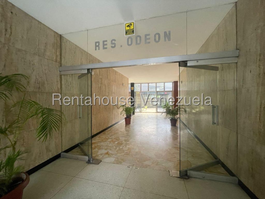 Local comercial en alquiler de 306 m² en Los Chaguaramos, Caracas