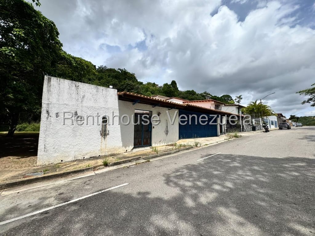 Casa en venta de 11 hab. y 654 m² en Santa Paula, Caracas