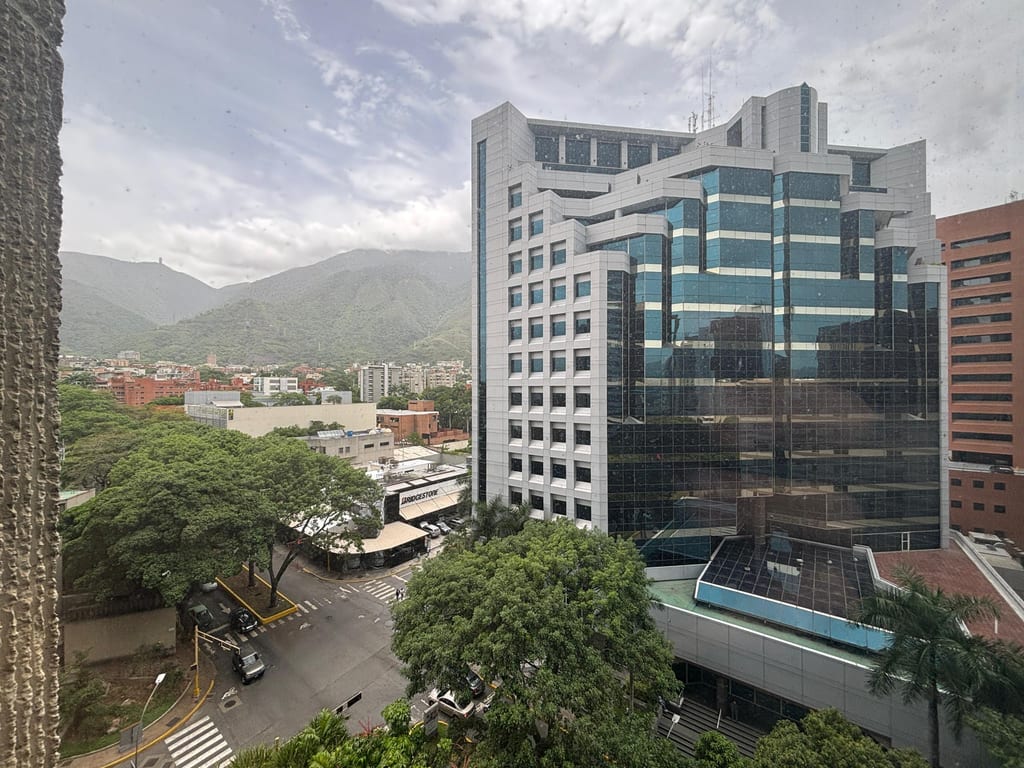 Oficina en alquiler de 1.193 m² en La Castellana, Caracas · Ref. CV5625