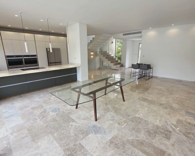 Casa en venta de 3 hab. y 340 m² en Altos de Guataparo, Valencia