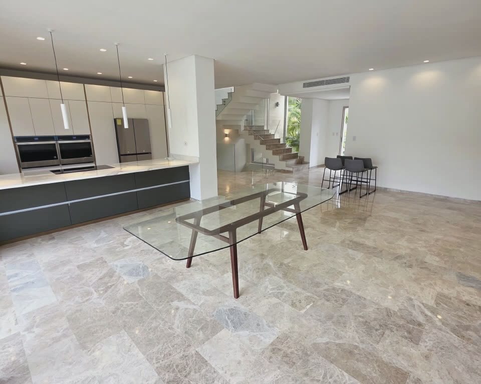 Casa en venta de 3 hab. y 340 m² en Altos de Guataparo, Valencia